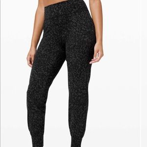 Lululemon Align Jogger 28” Black Wild Thing Camo Size 6 EEUC!